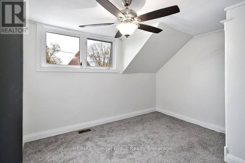151 Main Street E — photo 16 of 40