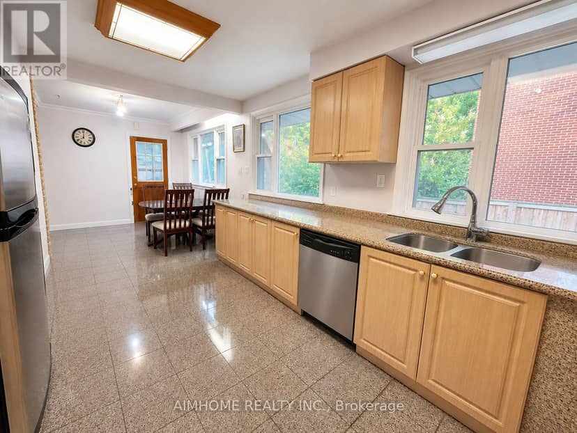 25 Burbank Drive, Toronto, photo 2