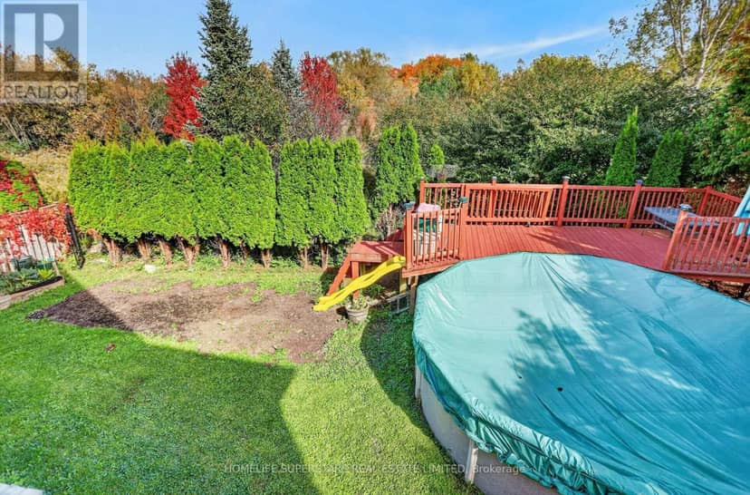 29 Westacott Crescent — photo 9 of 10