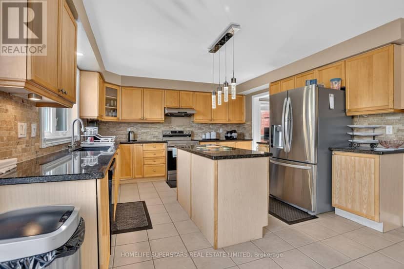 29 Westacott Crescent, Ajax, photo 2
