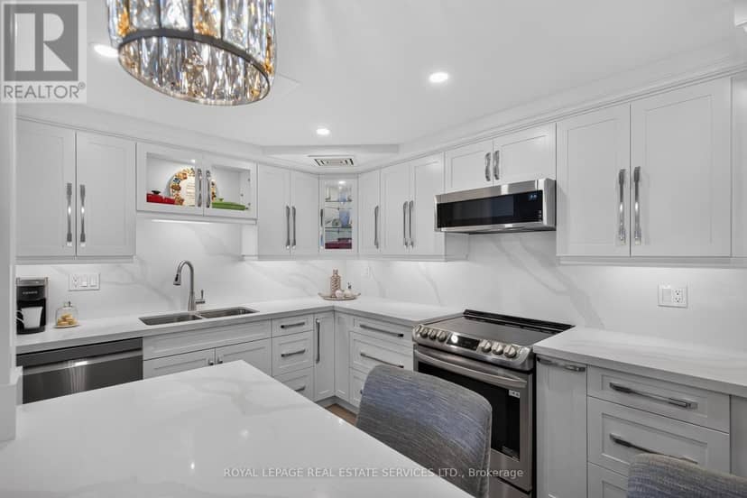 1001 - 2185 Marine Drive — photo 12 of 40