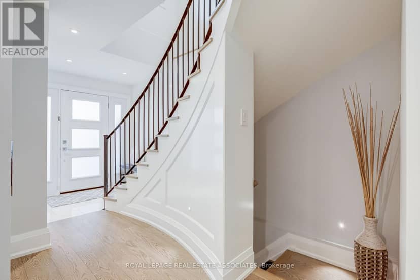 889 Sweetwater Crescent — photo 16 of 40