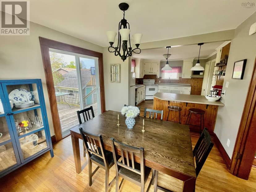 80 Alexandra Street — photo 10 of 25