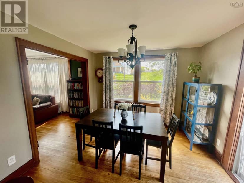 80 Alexandra Street — photo 12 of 25
