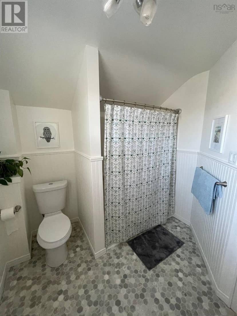 80 Alexandra Street — photo 24 of 25