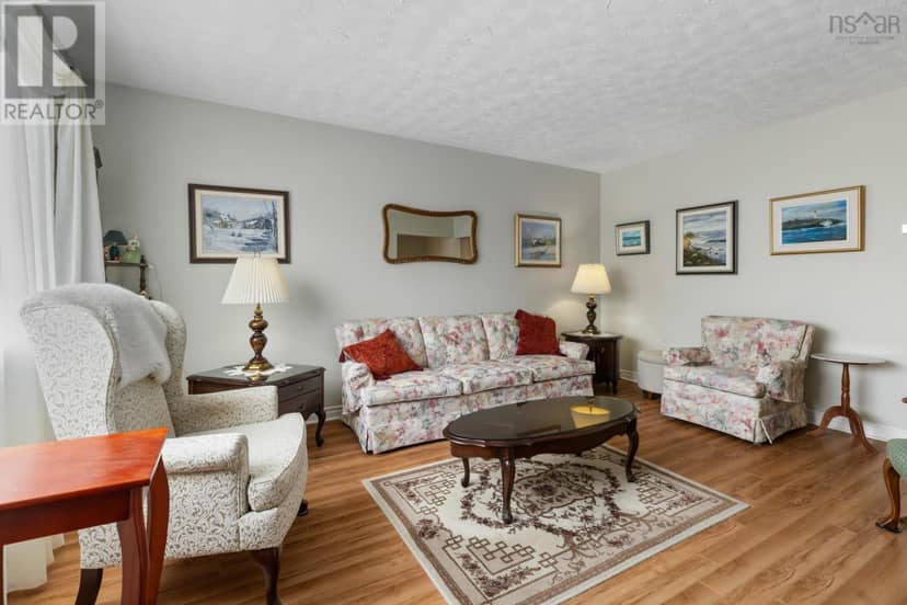 2883 Connaught Avenue — photo 6 of 17