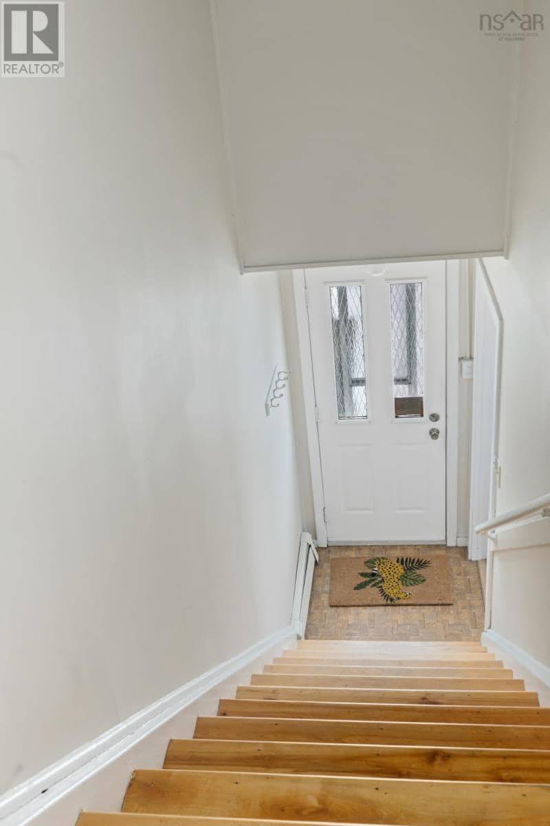 2883 Connaught Avenue — photo 15 of 17