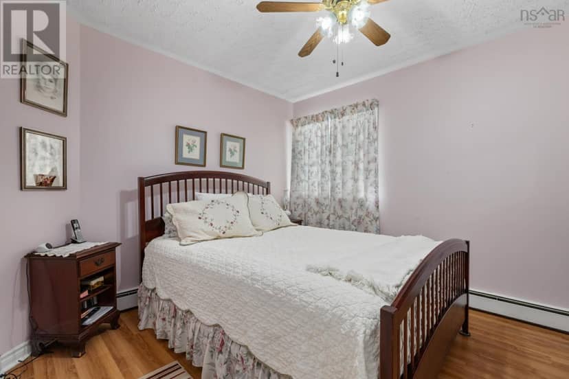 2883 Connaught Avenue — photo 7 of 17