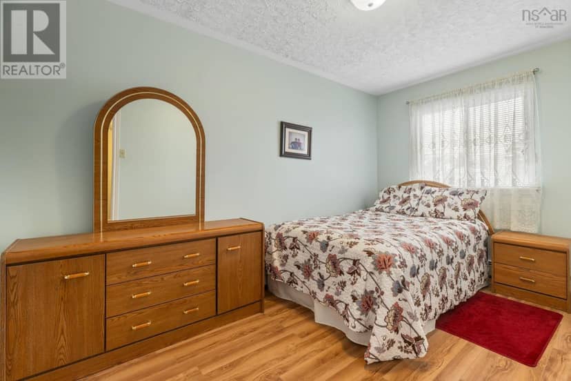 2883 Connaught Avenue — photo 9 of 17