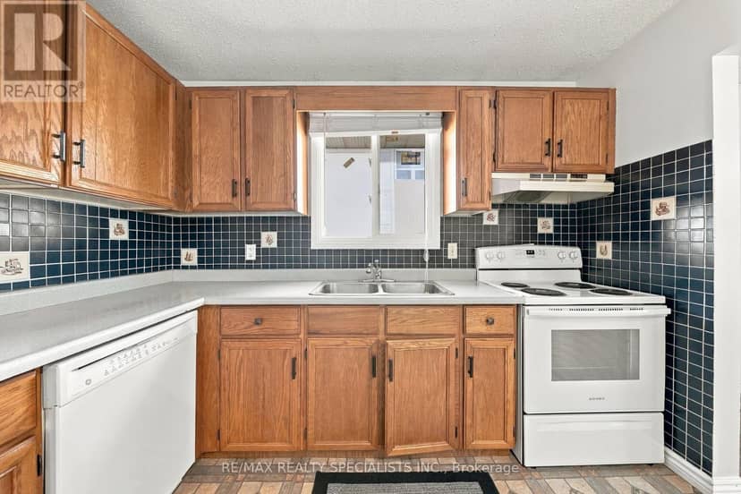 5 Van Alstine Drive — photo 15 of 40