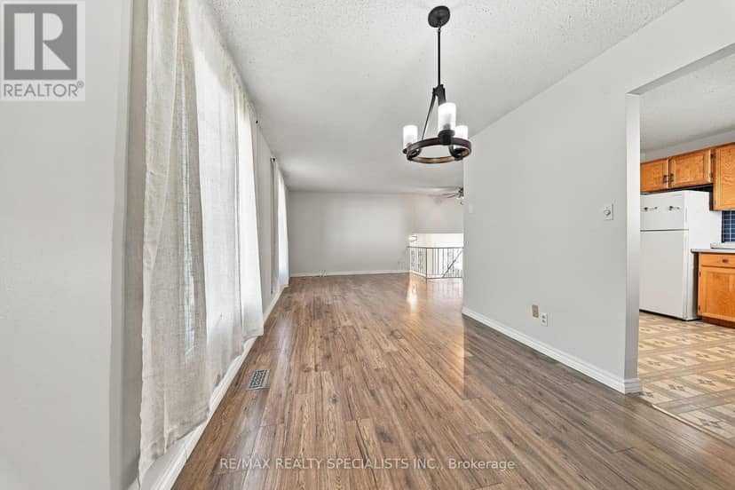 5 Van Alstine Drive — photo 12 of 40