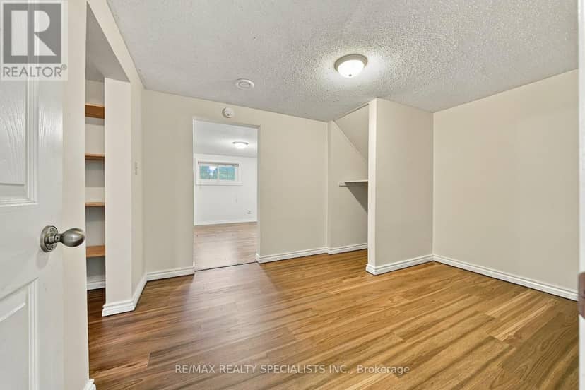 5 Van Alstine Drive — photo 27 of 40