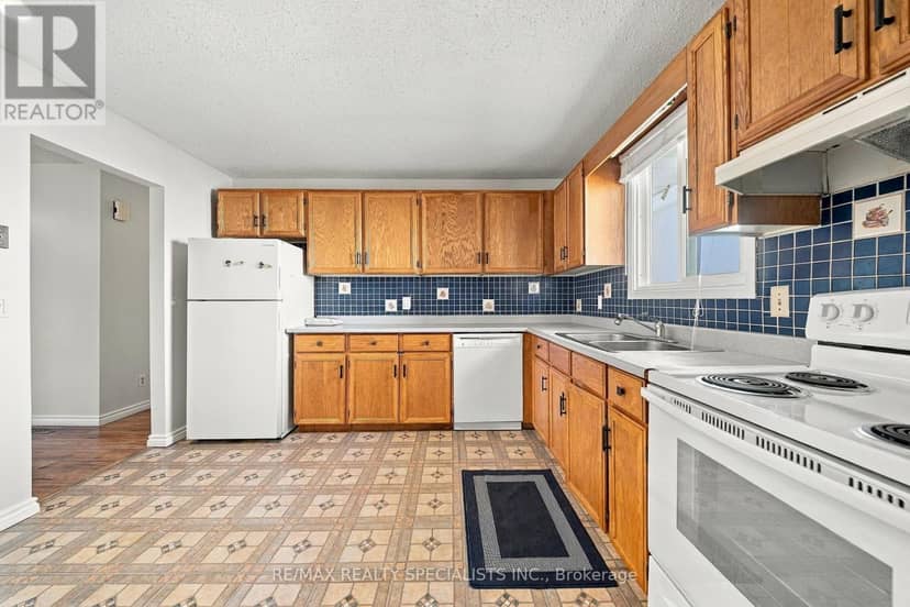 5 Van Alstine Drive — photo 13 of 40
