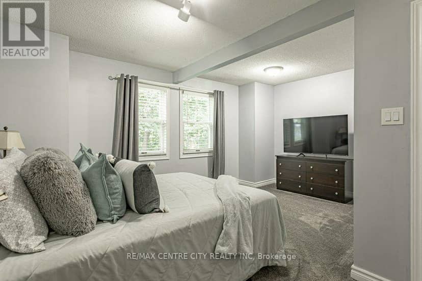 32 - 1415 Commissioners Road W — photo 17 of 35