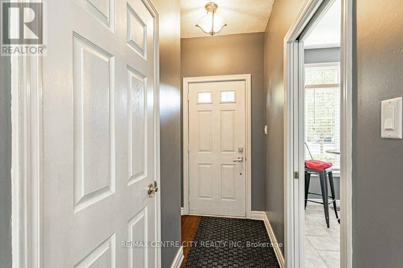 32 - 1415 Commissioners Road W, London South, photo 5