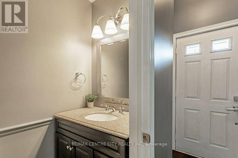 32 - 1415 Commissioners Road W, London South, photo 6