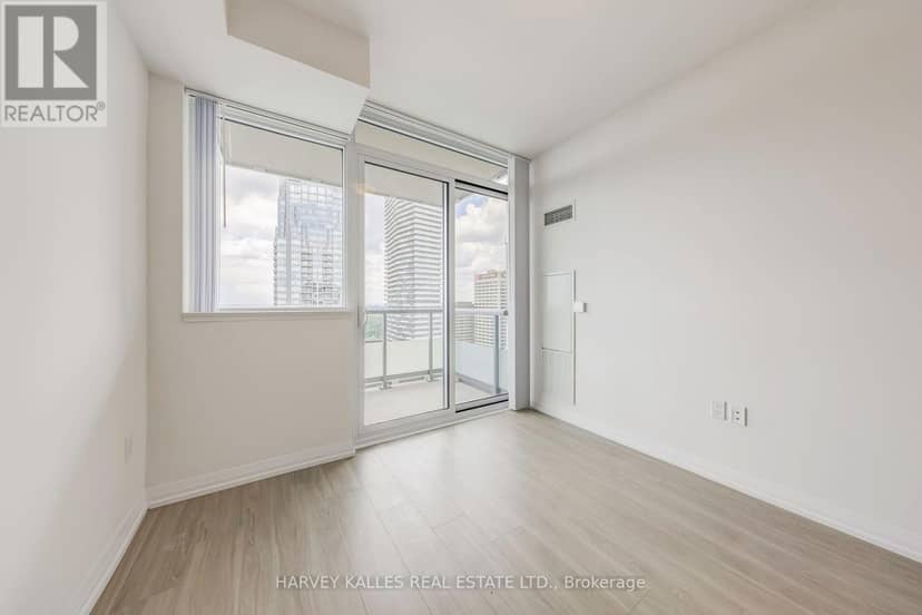 3415 - 50 Dunfield Avenue — photo 10 of 34