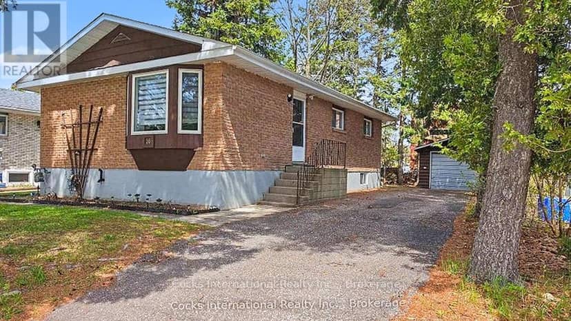 36 Susan Street W, Huntsville, photo 2