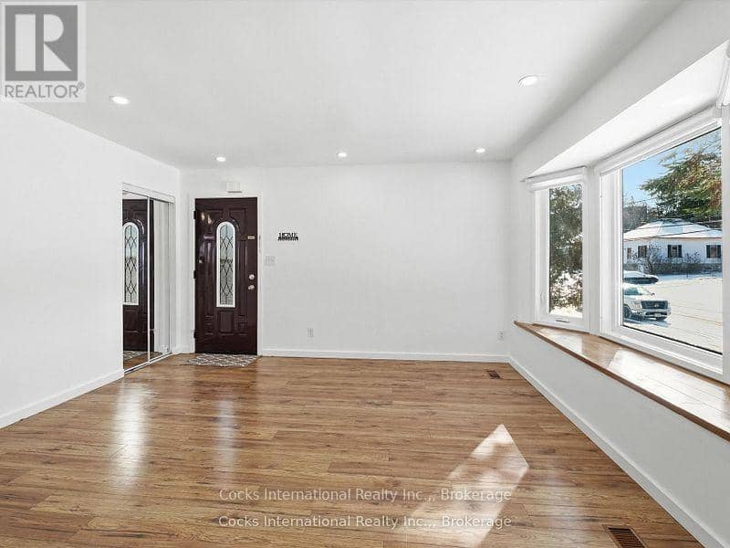 36 Susan Street W, Huntsville, photo 4