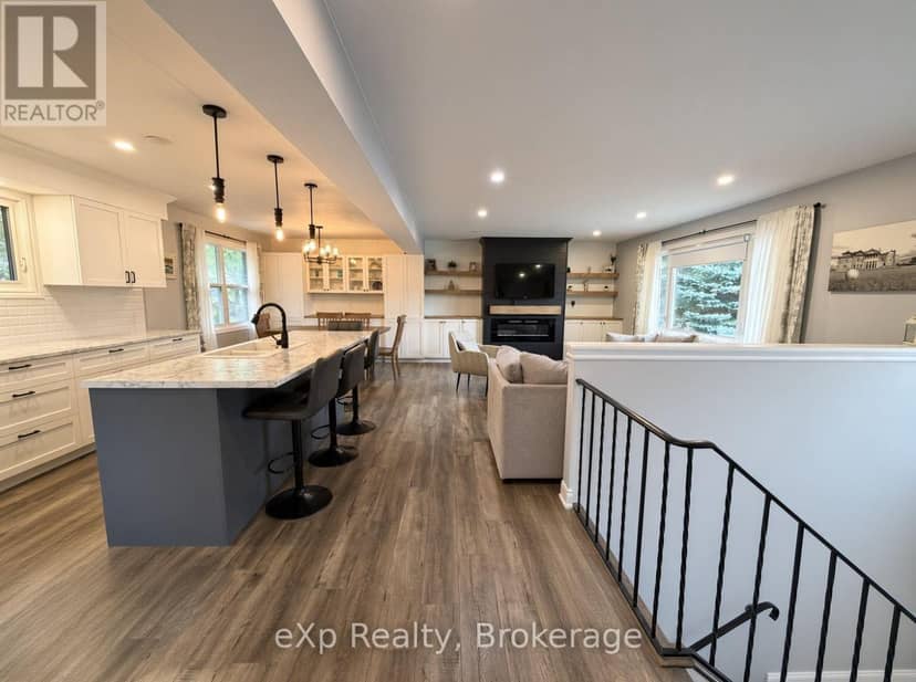 271 Thomas Street — photo 10 of 25