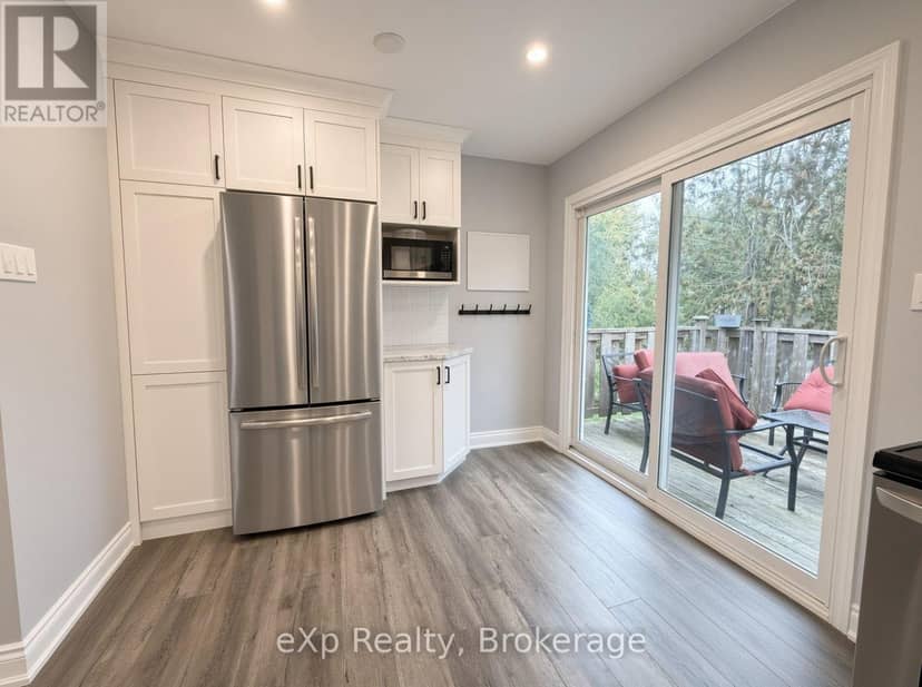 271 Thomas Street — photo 13 of 25