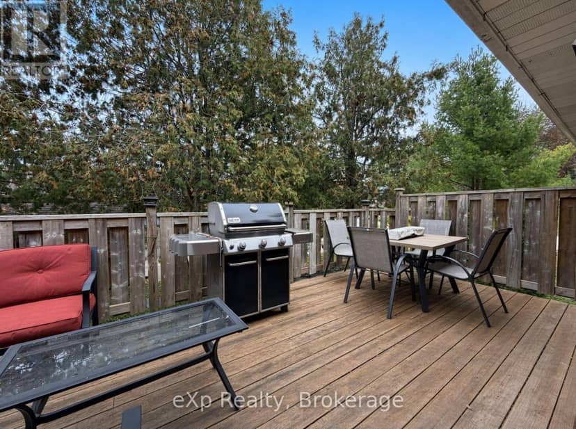 271 Thomas Street — photo 15 of 25