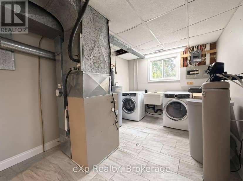 271 Thomas Street — photo 23 of 25