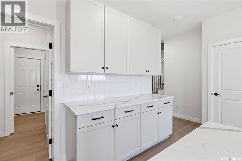 141 Emma CRESCENT — photo 10 of 32