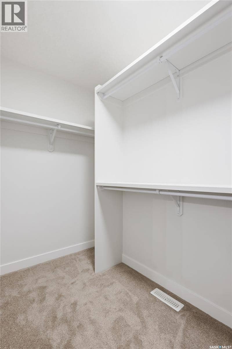 141 Emma CRESCENT — photo 18 of 32