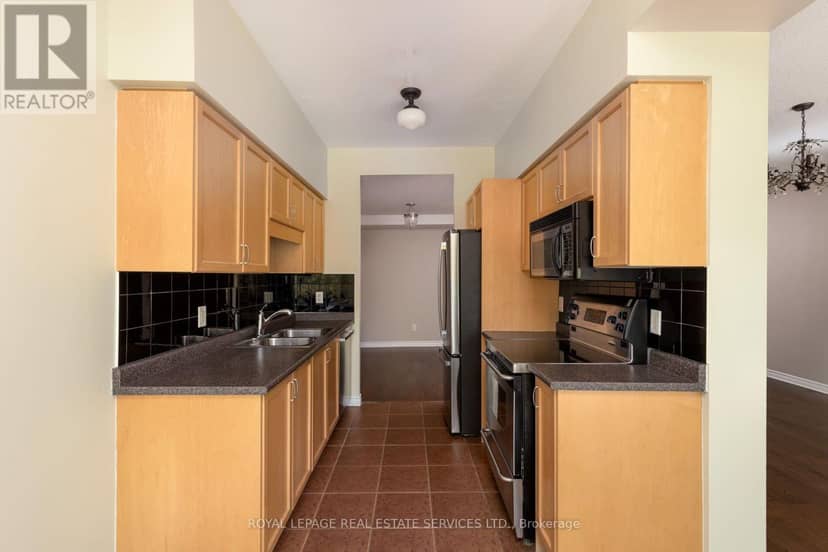 221 - 5 Marine Parade Drive — photo 10 of 25