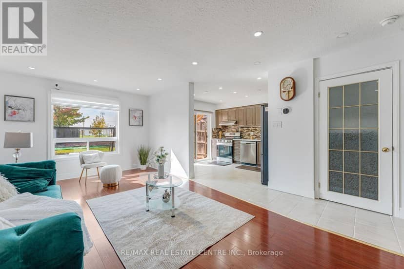 52 Crawford Crescent — photo 12 of 40