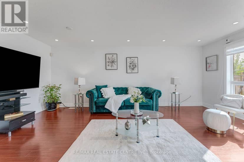 52 Crawford Crescent — photo 16 of 40