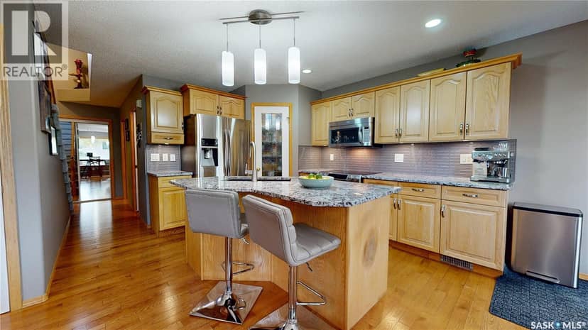 1253 Degelman DRIVE — photo 3 of 40
