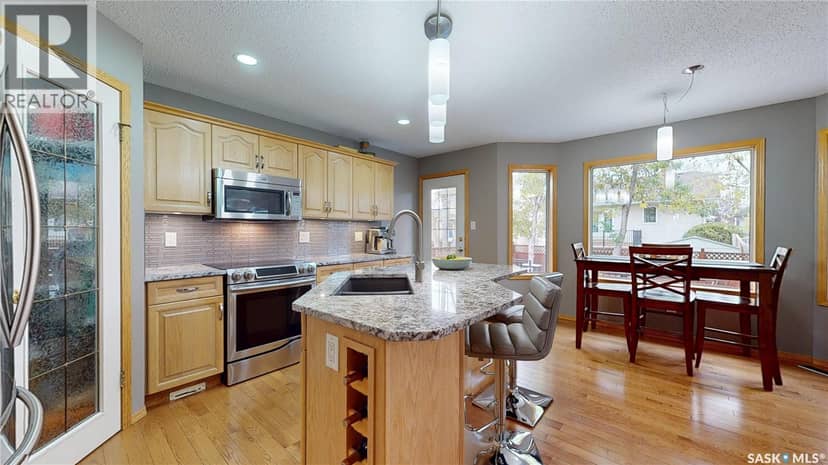 1253 Degelman DRIVE — photo 4 of 40