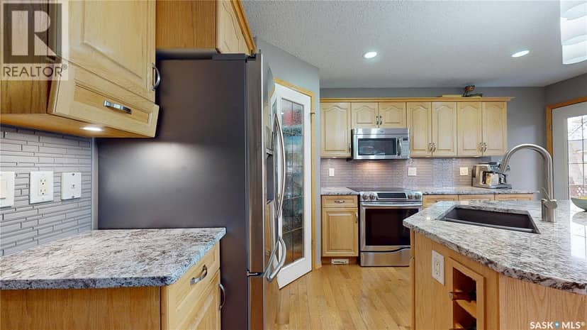 1253 Degelman DRIVE — photo 5 of 40