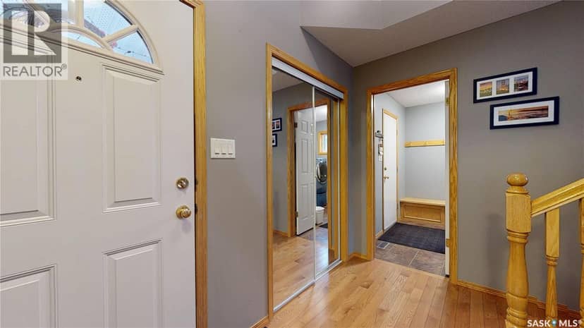 1253 Degelman DRIVE — photo 2 of 40