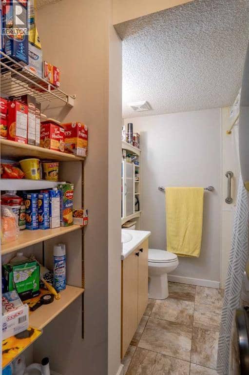 8412, 304 Mackenzie Way SW — photo 30 of 37
