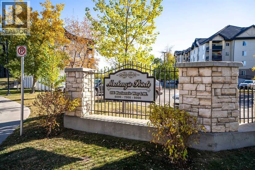8412, 304 Mackenzie Way SW, Airdrie, photo 3