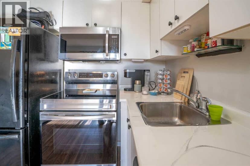 8412, 304 Mackenzie Way SW — photo 14 of 37