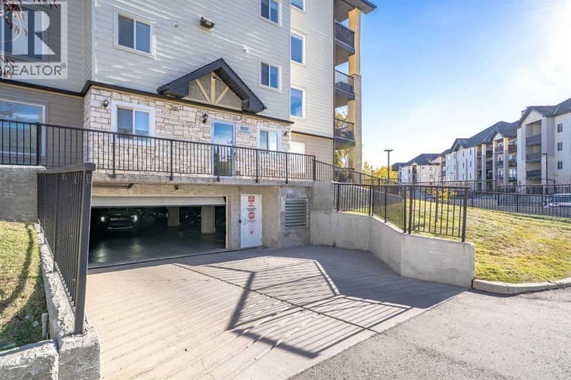 8412, 304 Mackenzie Way SW — photo 33 of 37