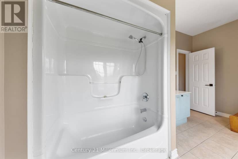 23 Butternut Crescent — photo 24 of 40