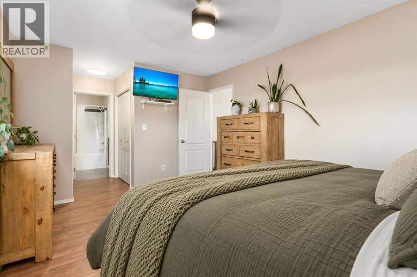 105 Pondside Crescent — photo 17 of 40