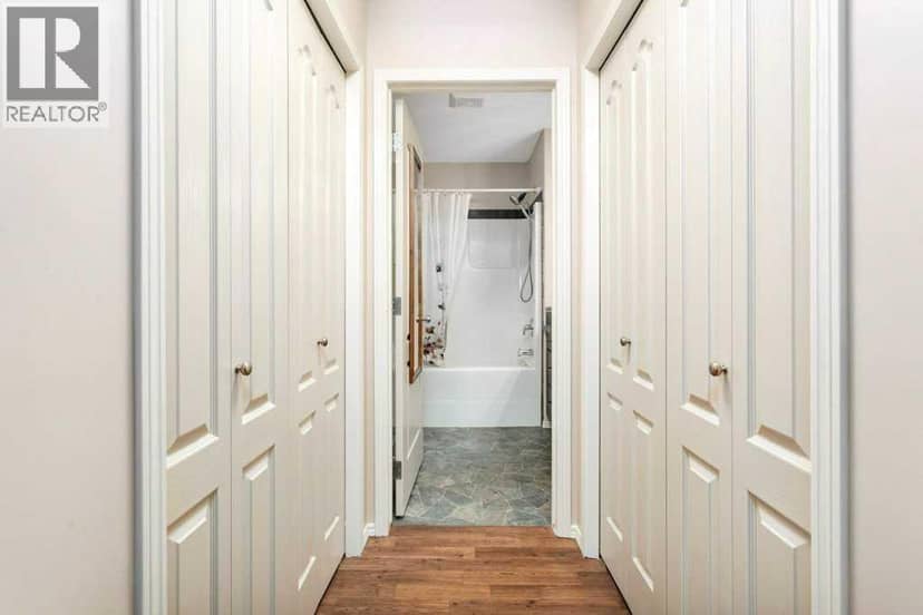 105 Pondside Crescent — photo 18 of 40