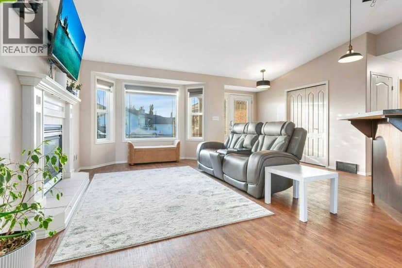 105 Pondside Crescent, Blackfalds, photo 3