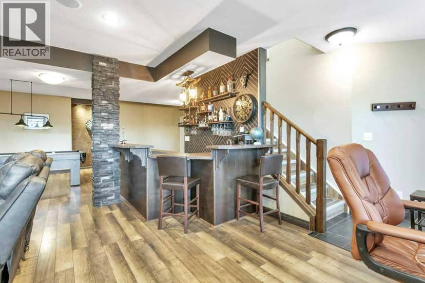 105 Pondside Crescent — photo 31 of 40