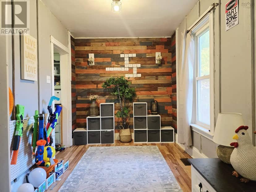 32 Maple Drive — photo 18 of 38