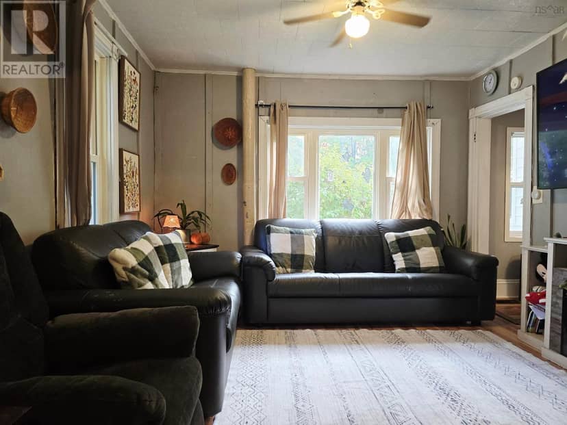 32 Maple Drive — photo 14 of 38