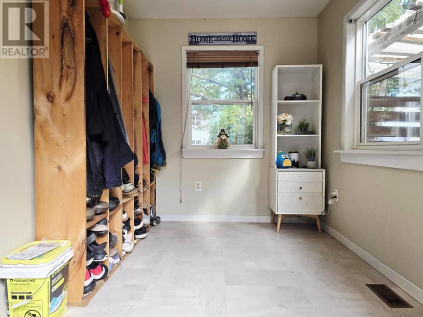 32 Maple Drive — photo 2 of 38