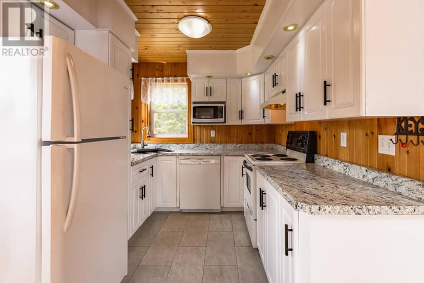 41 Lakeview Drive — photo 4 of 13