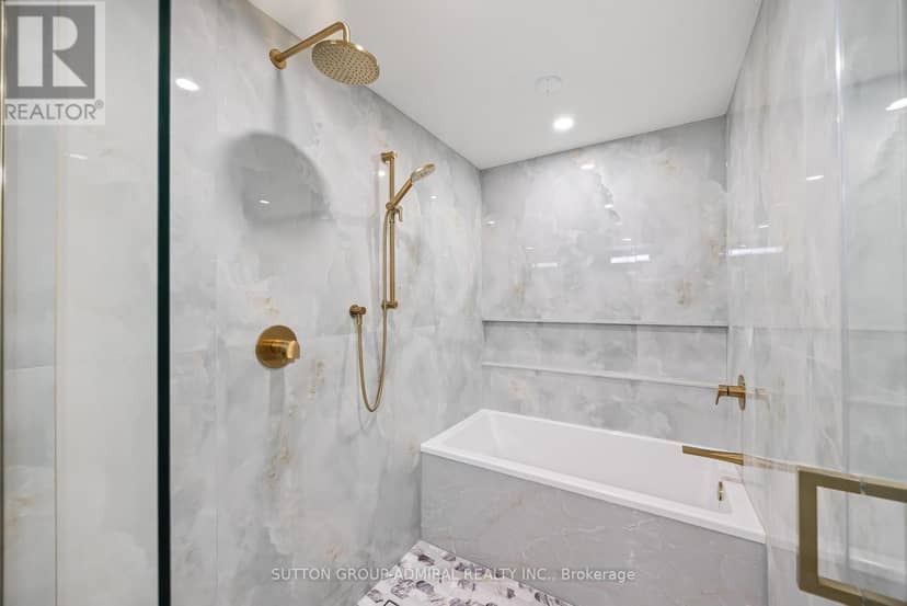 407 - 350 Lonsdale Road — photo 16 of 30